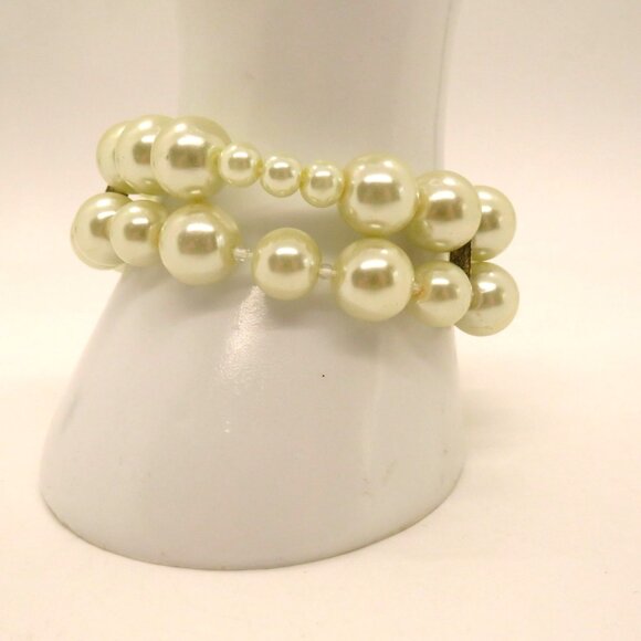 Vintage Imitation Pearl Stretch Bracelet  Double Strand Graduated Size Beads - Picture 1 of 6